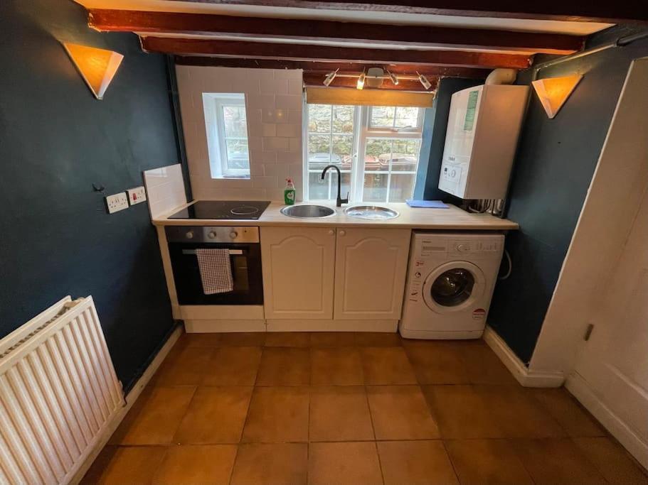 Rustic 18Th Century Stone Cottage With Fireplace And Parking Crowborough Bagian luar foto