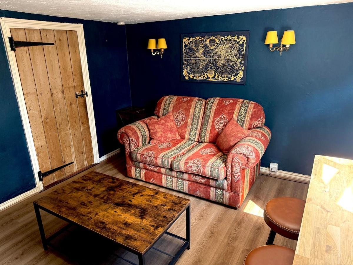 Rustic 18Th Century Stone Cottage With Fireplace And Parking Crowborough Bagian luar foto