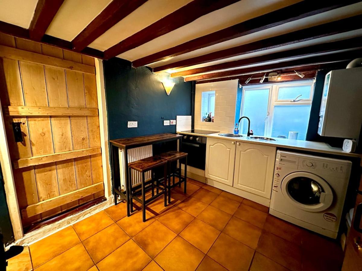 Rustic 18Th Century Stone Cottage With Fireplace And Parking Crowborough Bagian luar foto